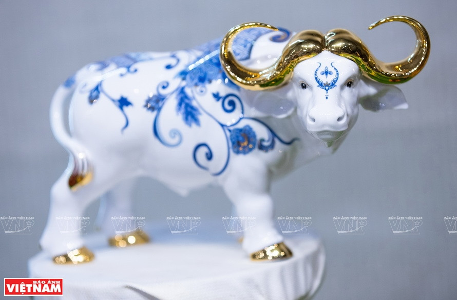 Some details of the figurines such as horns, tails and legs are plated with 24K gold. (Photo: VNA)