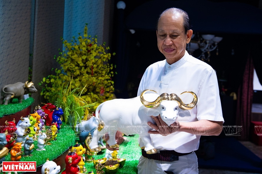 General Director of Minh Long I Company and the collections of ceramic buffalo figurines. (Photo: VNA)