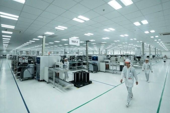 The phones are being manufactured at the VinFast automobile and electric motorbike manufacturing complex in Dinh Vu – Cat Hai industrial park in the northern port city of Hai Phong (Photo: Reporter)