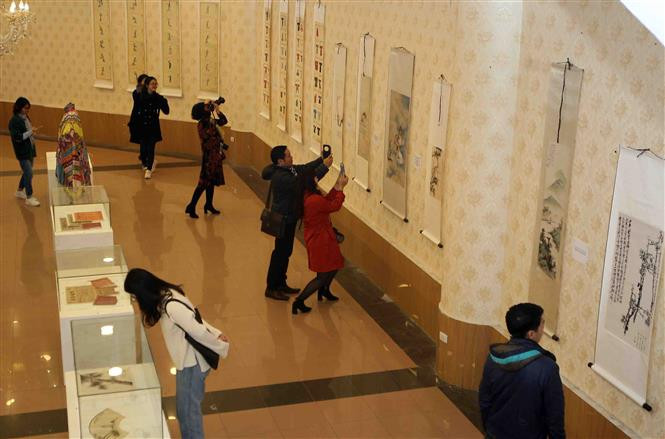 As part of the programme, there is an exhibition featuring China’s renowned Peking opera master Mei Lanfang (Photo: VNA)