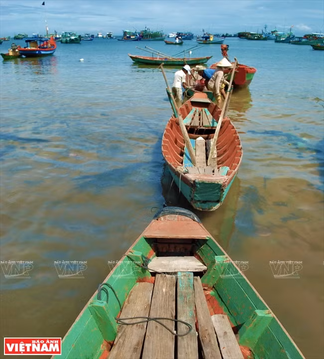 Locals earn their living mainly from fishing (Photo:VNA)