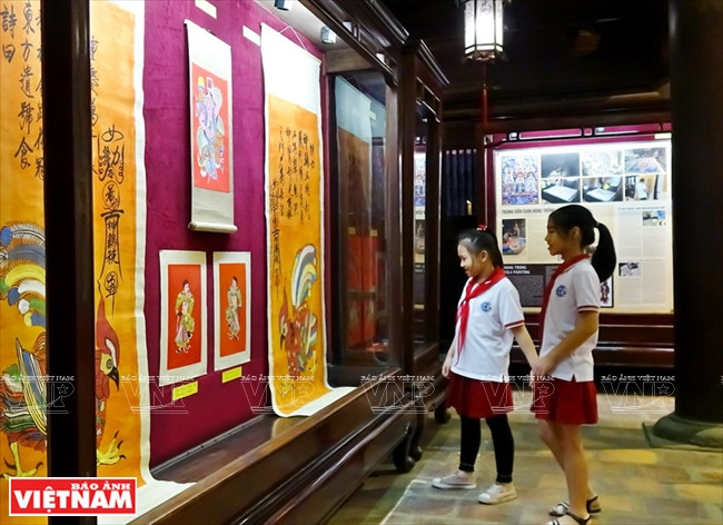 As many as 50 Vietnamese folk paintings are being showcased at the exhibition. (Photo: VNA)