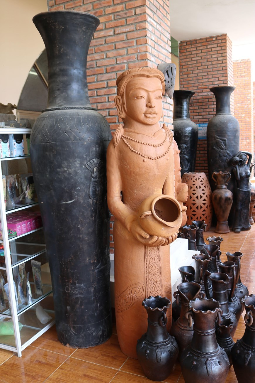 Some Bau Truc ceramic products (Photo: VNA)