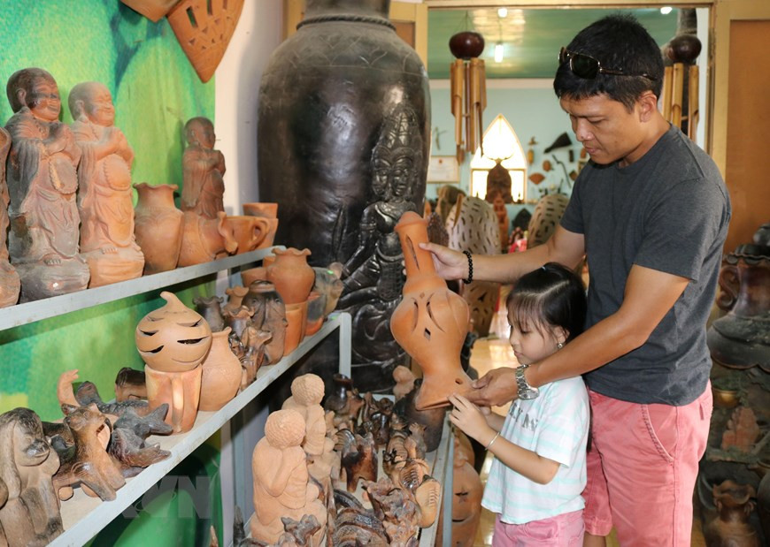 Some Bau Truc ceramic products (Photo: VNA)