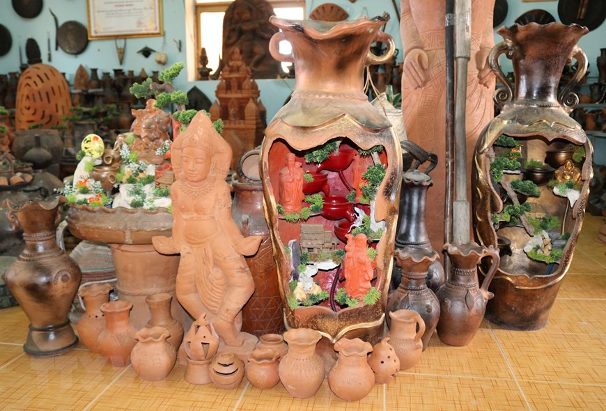 Some Bau Truc ceramic products (Photo: VNA)