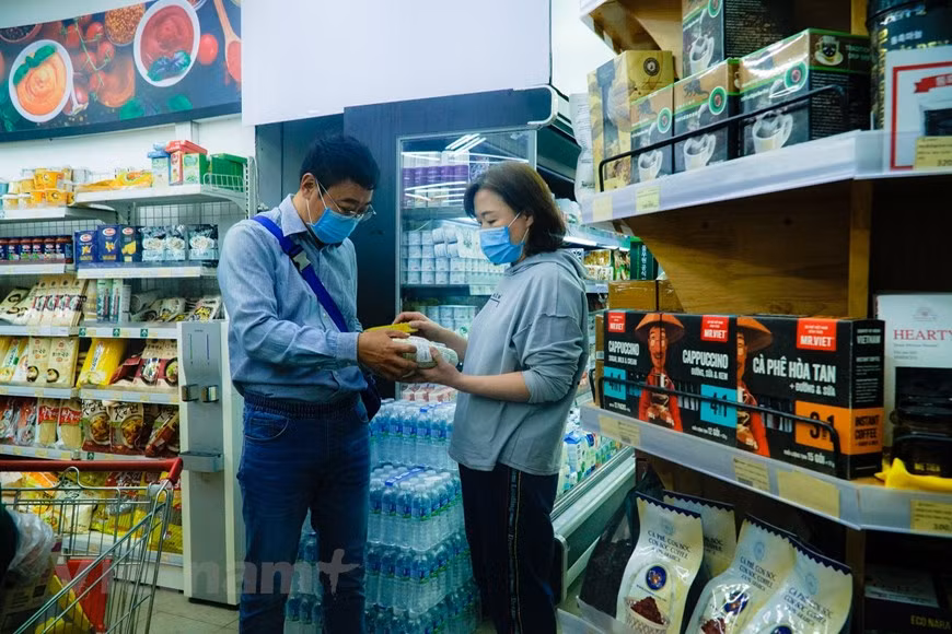 A Korean family goes shopping at a supermarket in ‘Korean town’ (Photo: Minh Hieu/Vietnam+)