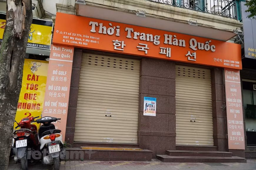 A few Korean restaurants on Tran Van Lai street in My Dinh – Me Tri Urban Area are temporarily shut down (Photo: Minh Hieu/Vietnam+)