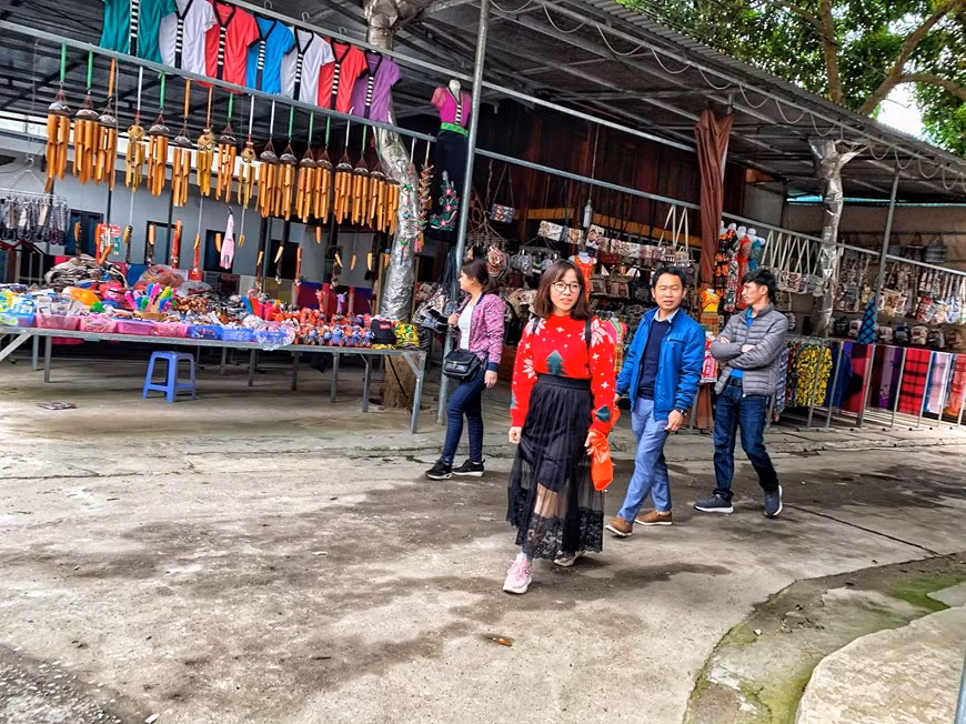 Lac village in Chieng Mai Commune (Mai Chau district) has become one of the most popular tourist destinations in the northern province of Hoa Binh for not only local people but also foreign visitors. About 140km northwest of the capital city of Ha Noi, Lac village is the place of special traditional cultures of black Thai ethnic people with their 700 year history. After weeks of avoiding travelling due to fears of the novel coronavirus outbreak (also known as COVID-19), Lac village in Mai Chau district of the northern mountainous province of Hoa Binh starts welcoming tourists during the recent days. (Photo: Xuan Mai/Vietnam+)