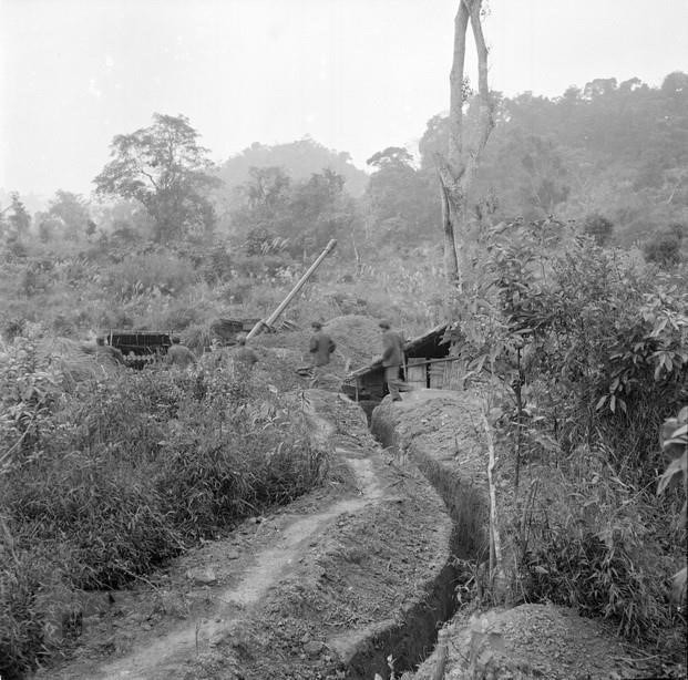 Artillery soldiers at Ha Tuyen Front ready for the battle (Photo: VNA)
