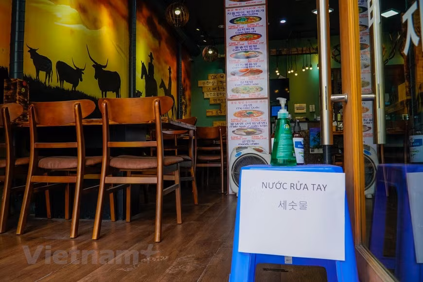 Hand sanitisers are placed in restaurants to serve diners’ demand (Photo: Minh Hieu/Vietnam+)
