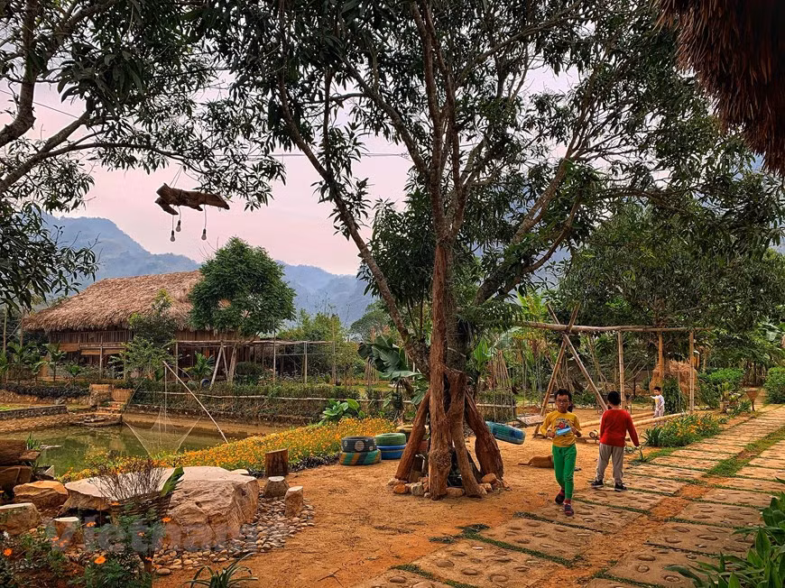 Previously, the lives of local people only depended on the cultivation of rice, weaving, and brocade. However, recently, the hidden beauty of the Lac has been discovered so most people in the village are doing tourism as an additional income to support their lives. Since then, Lac Village has gradually become one of the key areas of Mai Chau tourism. Moreover, Lac village tour is also the "highlight" on the tourism map of Vietnam, becoming one of the best tours in Vietnam. In recent years, visitors to Mai Chau in Vietnam countryside tours are rapidly increasing. Nevertheless, the houses on stilts in Lac village today do not change too much, they still keep the unique tradition of this place. (Photo: Xuan Mai/Vietnam+)