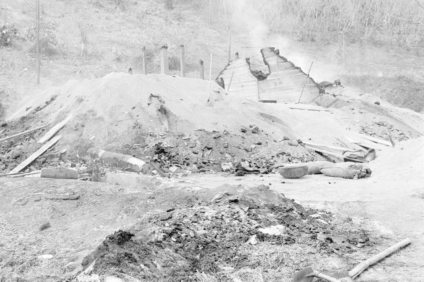 Public warehouse of rice in Hoang Lien Son province (now Lao Cai province) is damaged by the enemy before they run away (Photo: VNA)
