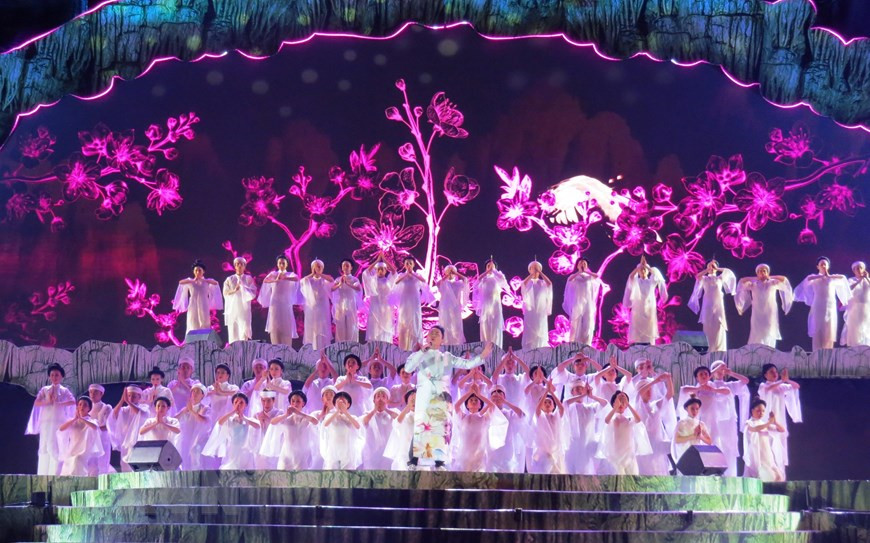 Arts programme opens Quang Binh cave festival (Photo: VNA)