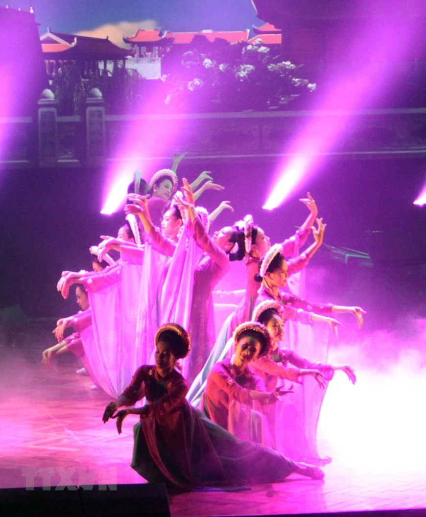 Arts programme opens Quang Binh cave festival (Photo: VNA)