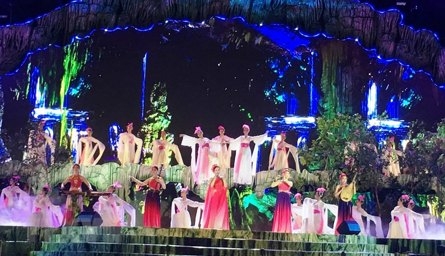 Arts programme opens Quang Binh cave festival (Photo: VNA)