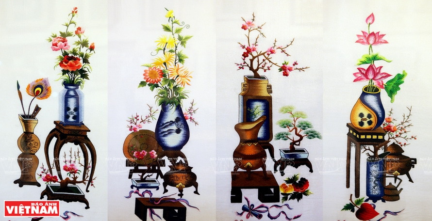 The major artworks of Quat Dong village feature many familiar images of Vietnam, including banyan trees, a river wharf, and scenic spots such as One Pillar pagoda, Ngoc Son temple, Hong Thai communal house and Hue’s imperial city. (Photo: VNP/VNA)