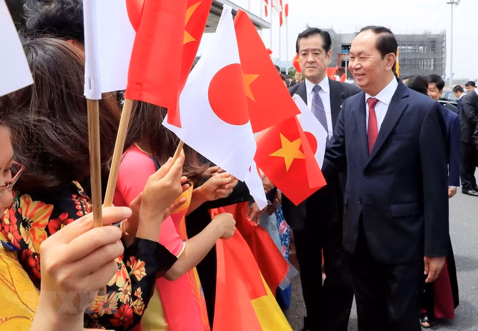 President Tran Dai Quang is welcomed at the airport (Source: VNA)