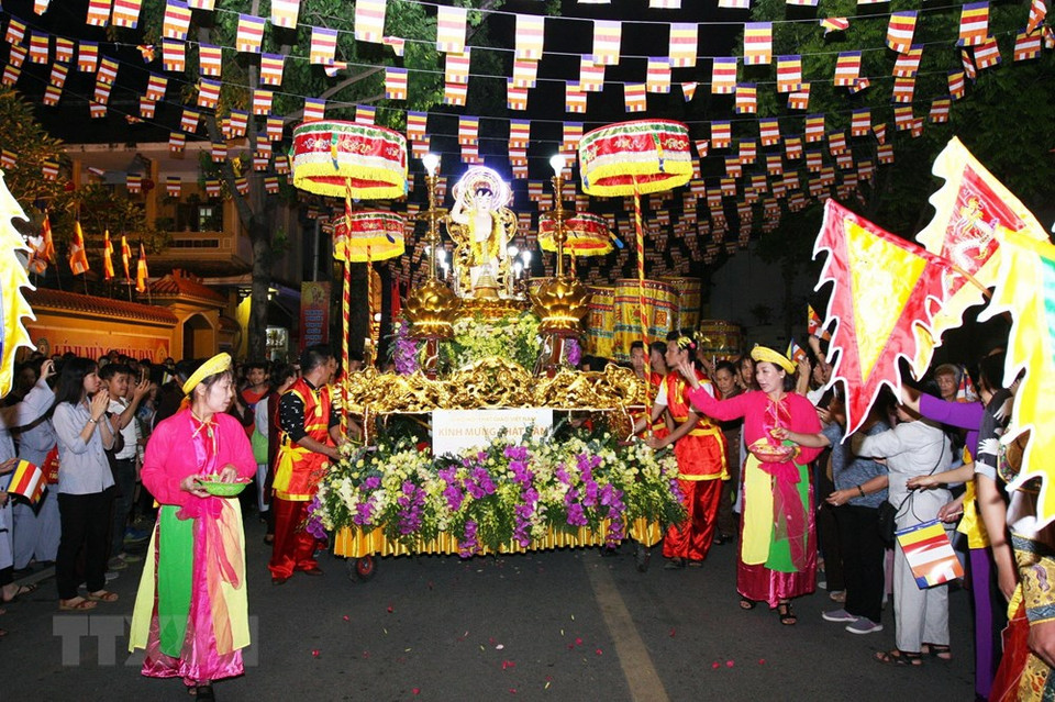 Parade of Buddha's relics (Source: VNA)