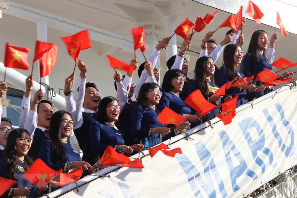 Young Vietnamese delegates participating in the Southeast Asia-Japan youth ship (Photo: VNA)