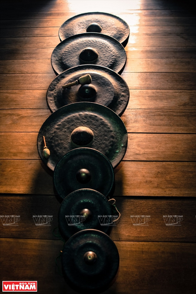 The ethnic groups in the Central Highlands consider gongs to be their treasures, their voices and their inmost feelings and sentiments. (Photo: VNP/VNA)