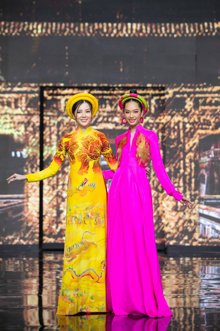 Hot colours such as red, pink, and yellow have been selected for the designs. These are also the main colours used in traditional Tet paintings. (Photo: Vietnam+)