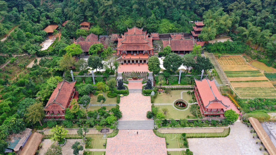 The pagoda is hidden among pine forests at the foothill, creating a peaceful and tranquil atmosphere. (Photo: VNP/VNA)