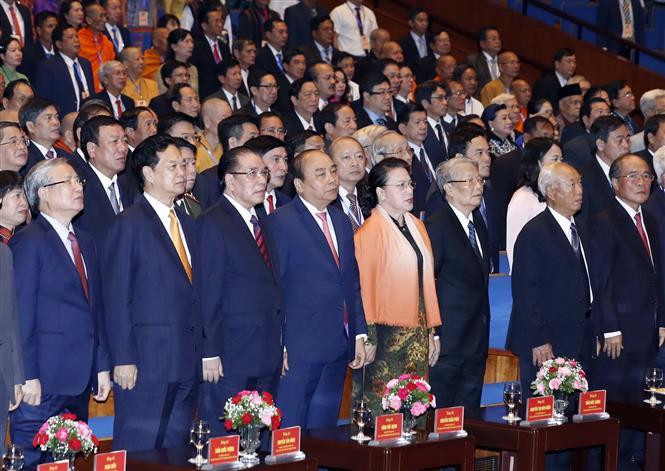 Prime Minister Nguyen Xuan Phuc, National Assembly Chairwoman Nguyen Thi Kim Ngan and other leaders, former leaders of the Party, and State attend the flag raising ceremony (Photo:VNA)