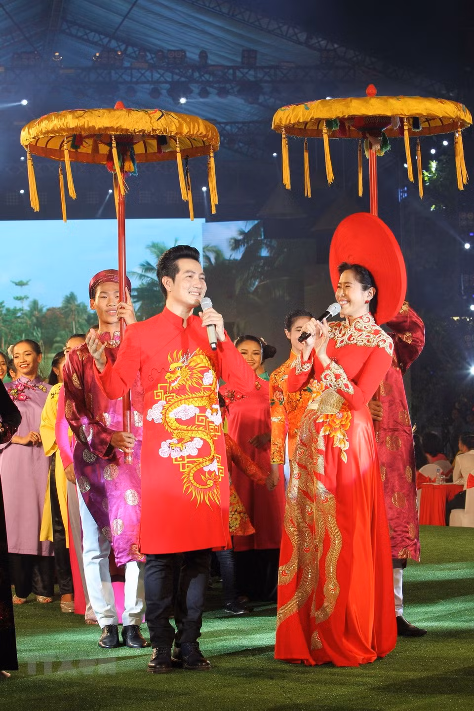 The festival gathers 22 top designers and introduces more than 1,200 designs to the public (Source: VNA)