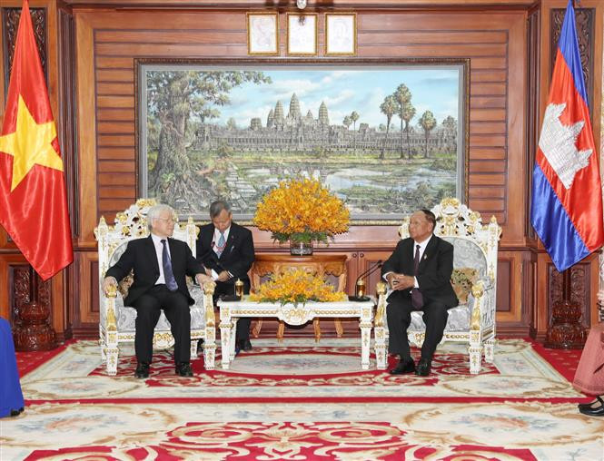 Party General Secretary and State President Nguyen Phu Trong meets President of the Cambodian National Assembly Samdech Heng Samrin in Phnom Penh, February 26, 2019 (Photo: VNA)