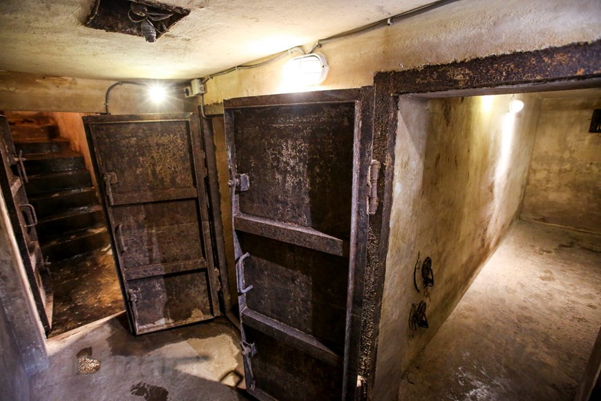 While laying the foundation for a bar at Sofitel Legend Metropole Hanoi in 2011, construction workers uncover an air raid shelter constructed during the past war with the US (Photo: VNA)