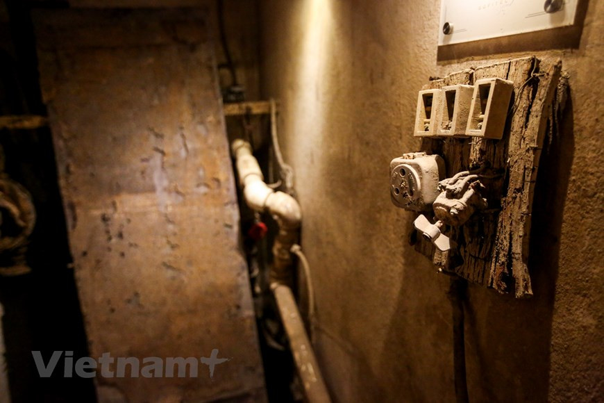 View of foyer tunnel more than 2 metres long, 6 rooms with two entrances, one below the pool and one at the hotel centre (Photo: VNA)