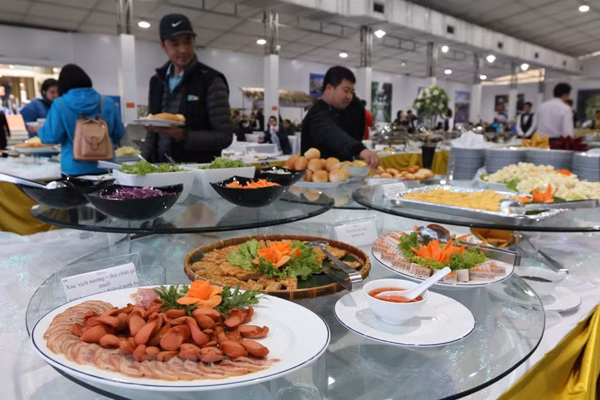 Both western and eastern food is served for free at the cafeteria (Photo: VNA)