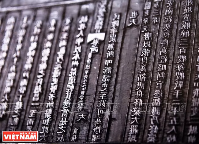 Printing woodblock noting restoration of Dai La citadel in 808 (Photo: VNA)
