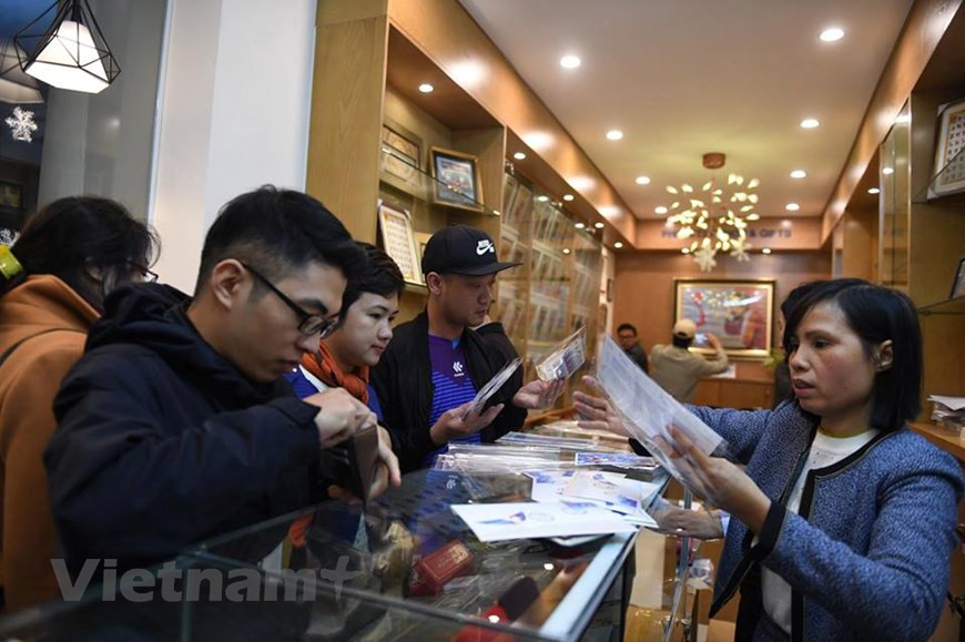 The coins cost 500,000 VND (21 USD) each (Photo: VNA)