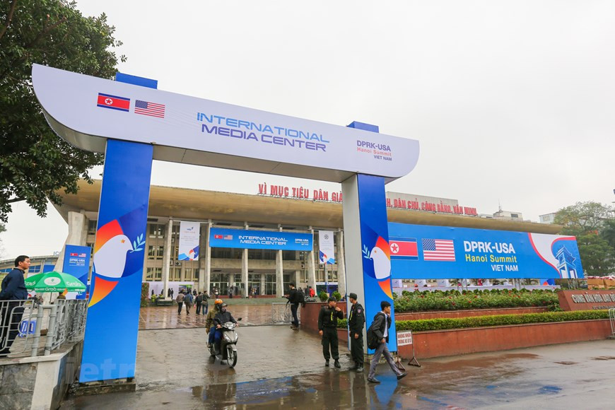 Posters and banners for DPRK-USA summit are hung in front of the media centre (Photo: VNA)
