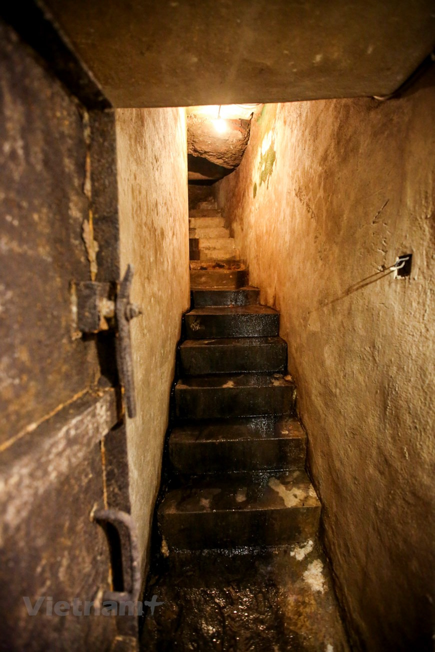 While laying the foundation for a bar at Hanoi’s Sofitel Legend Metropole Hotel in 2011, construction workers uncover an air raid shelter constructed during the past war with the US (Photo: VNA)