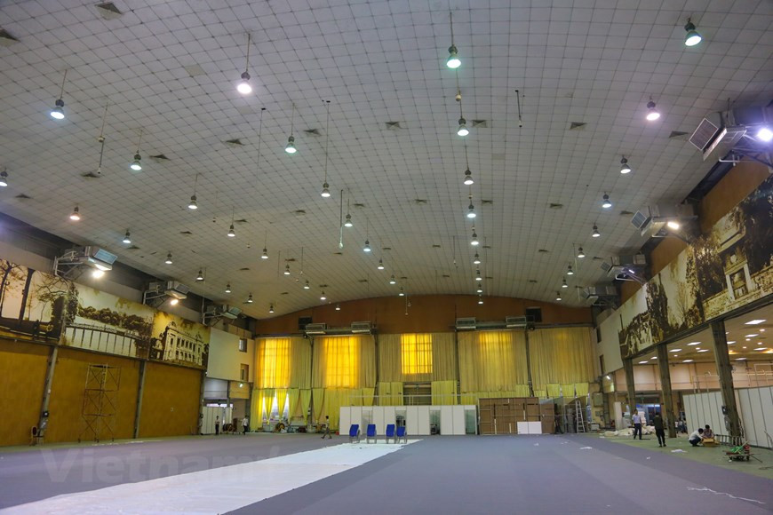 IMC features a common space with stable internet connection and a large LCD screen to follow up the summit (Photo: VNA)