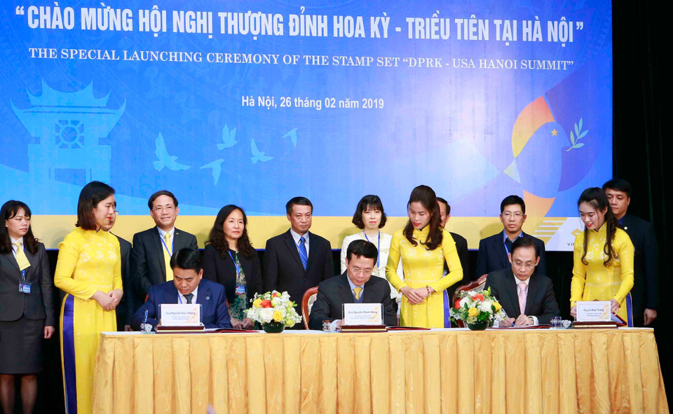 The stamp set is launched one day ahead of the historic meeting between US President Donald Trump and Democratic People’s Republic of Korea leader Kim Jong-un (Photo: VNA)