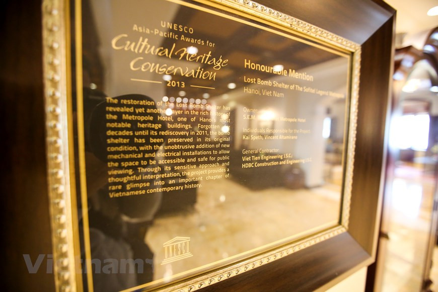 View of foyer tunnel more than 2 metres long, 6 rooms with two entrances, one below the pool and one at the hotel centre (Photo: VNA)