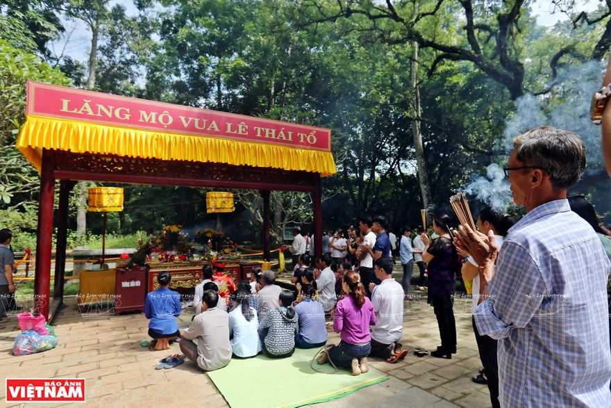 Lam Kinh attracts local and foreign visitors not only for its original oriental architecture but also the mysterious legends about the tombs of the emperors of the Le Dynasty. (Photo: Vietnamplus)