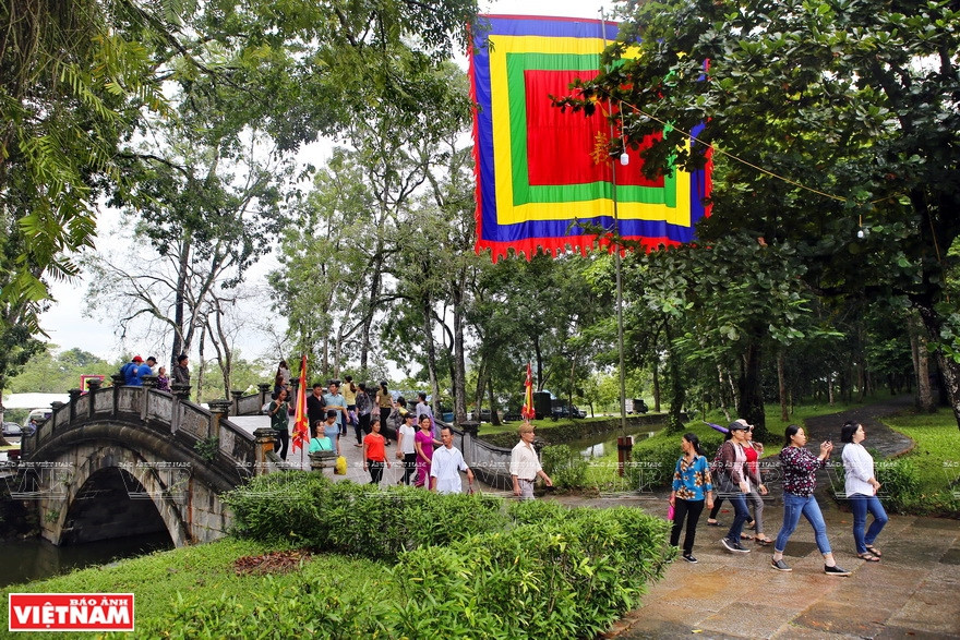 Bach Bridge (Tien Loan Kieu) over the Ngoc River is located at the main entrance to Lam Kinh central sanctum. (Photo: Vietnamplus)