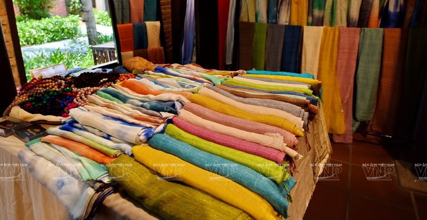 High-class silk produced by Ma Chau silk village. (Photo: VNA)