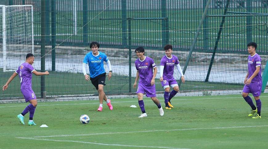 Nguyen Trong Hoang, Nguyen Quang Hai, Nguyen Tuan Anh, Bui Tien Dung and Luong Xuan Truong at separate practices. (Photo courtesy of VFF)