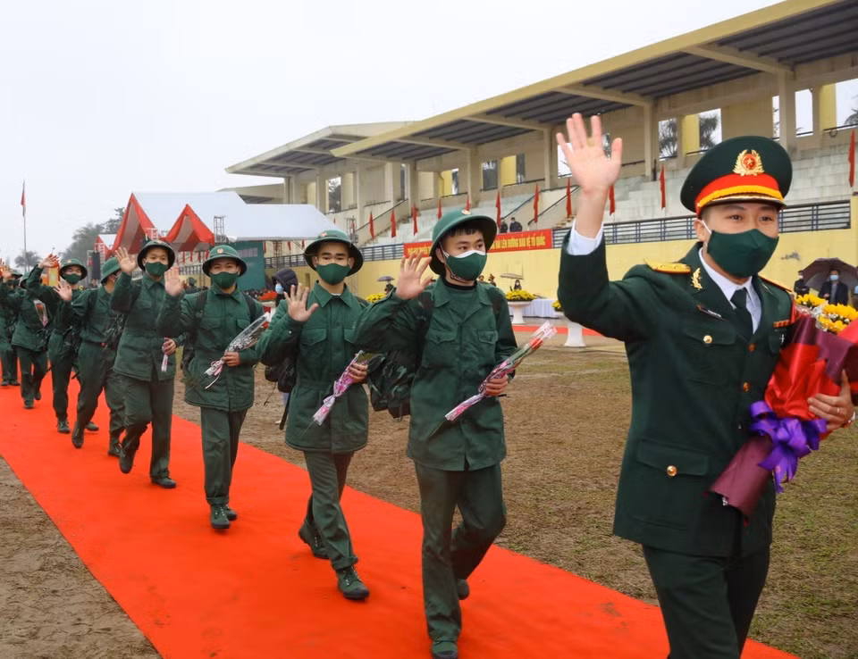 A ceremony was held in Dong Anh district to see young people off for military service.(Photo:VNA)