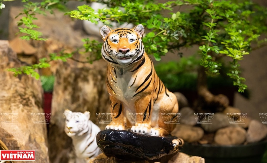 As one of the 12 zodiac animals, the Tiger symbolises willpower, courage, and personal strength. The image of the tiger is not only featured in Vietnamese fairy tales, folk songs, and proverbs, but is also used in decorative items and souvenirs. (Photo: VNP/VNA)