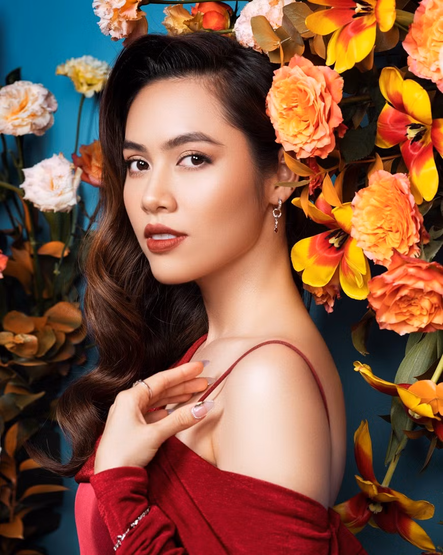 Choosing brightly-coloured outfits, Miss Khanh Van, runner-up Hoang My, and runner-up Kim Duyen show off their beauty and confident charisma. (Photo: Vietnamplus)