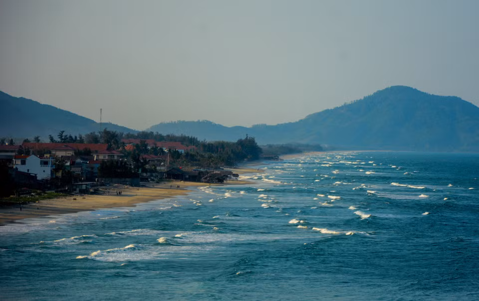 The small Lang Co town in Phu Loc district, Thua Thien – Hue province is located on the root of the imposing Hai Van Pass. (Photo: VNA)