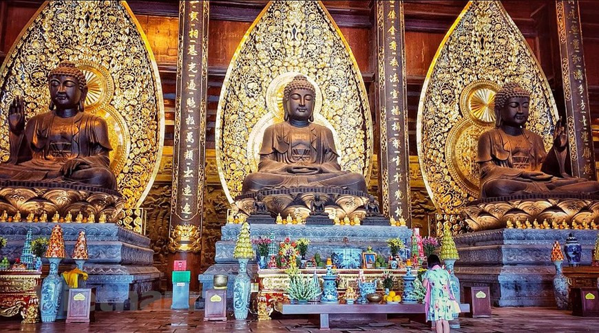 The statue of Shakyamuni Buddha in bronze, inlaid with black bronze, with a bodhi leaf inlaid with gold, weighing 200 tons, holds the record for the heaviest bronze Buddha in Southeast Asia. (Photo: Vietnam+)