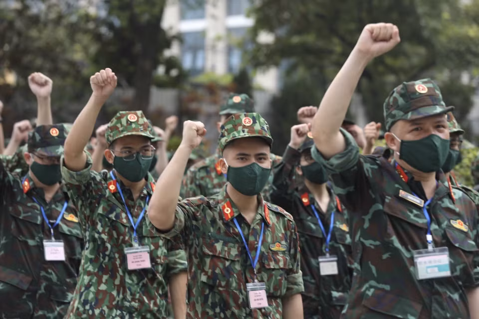 Medical military officers and students of the Military Medical University were dispatched to the southern localities, the country’s largest COVID-19 hotspots in 2021. (Photo: VNA)