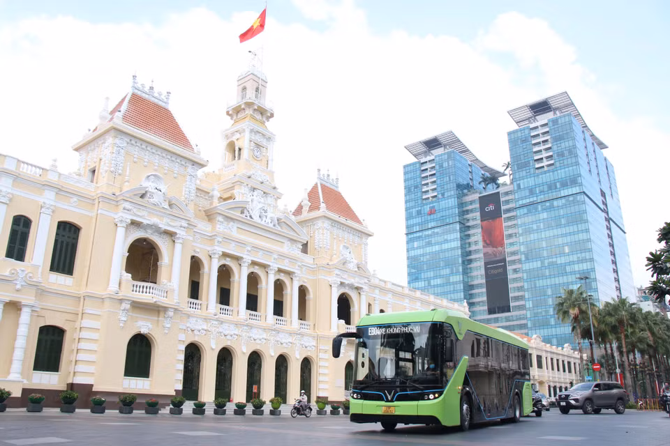 The suggested ticket price is 3,000 VND (0.13 USD) per trip for students and 5,000-7,000 VND for others. (Photo: VNA)